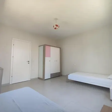 Serenity With Private Pool And Large Garden.