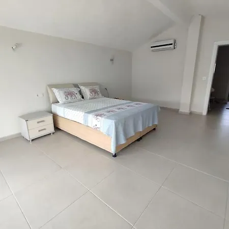 Serenity With Private Pool And Large Garden.